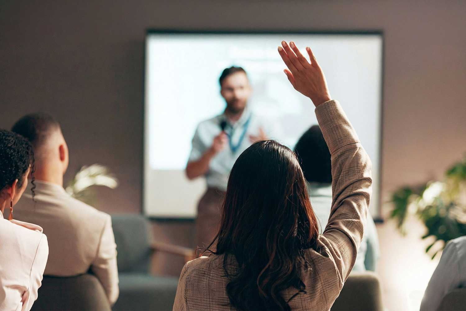 İngilizce C2 dinleme becerileri – aksanlı ve hızlı konuşmaları anlama